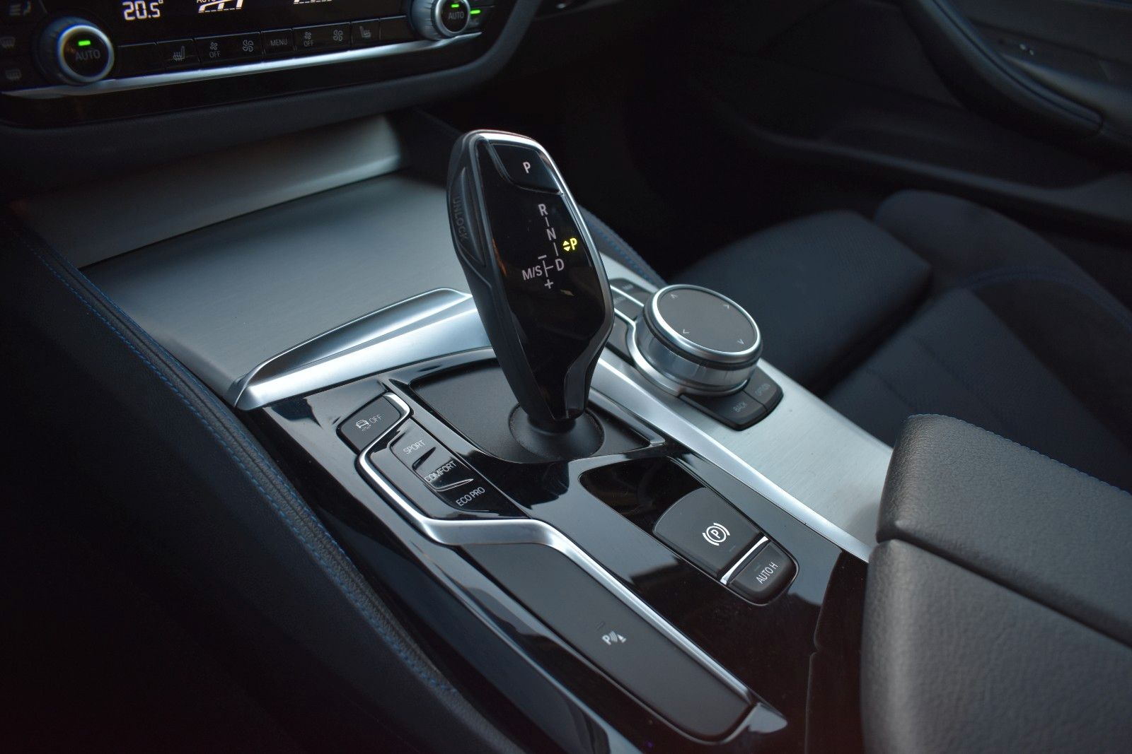 Fahrzeugabbildung BMW 520d Touring xDrive M Sport AHK/LED/KAMERA/TEMP.