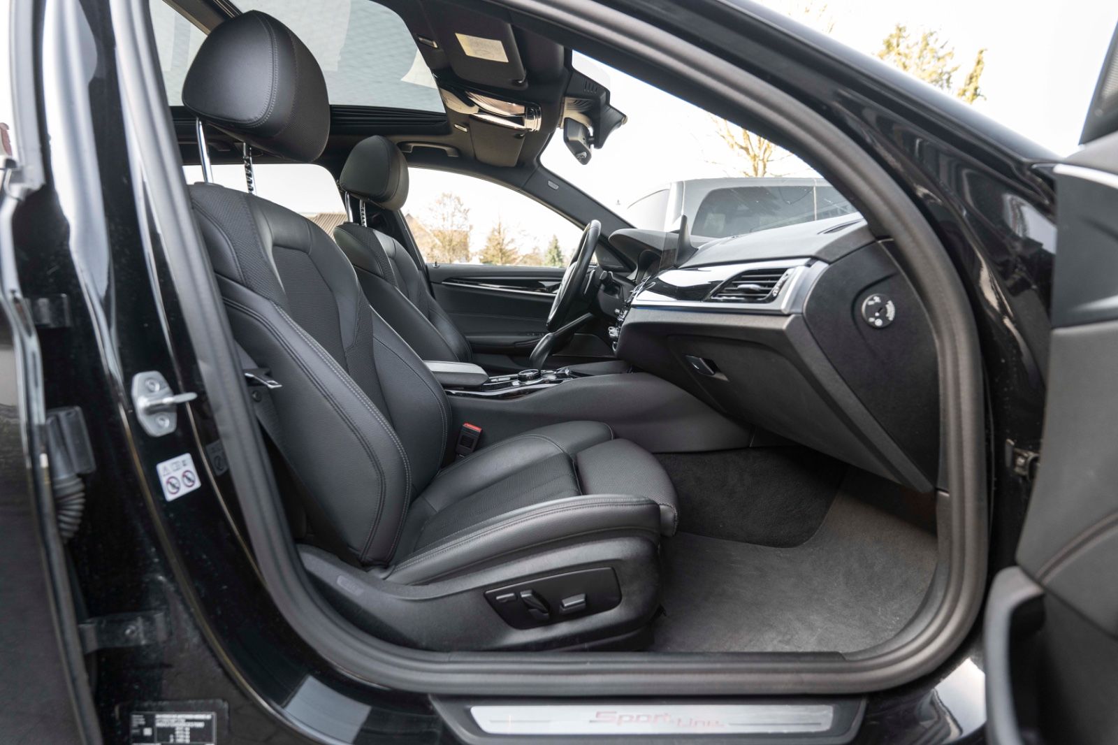 Fahrzeugabbildung BMW 520d xDrive SPORT SHADOW ACC LED H&K 360° TOTW