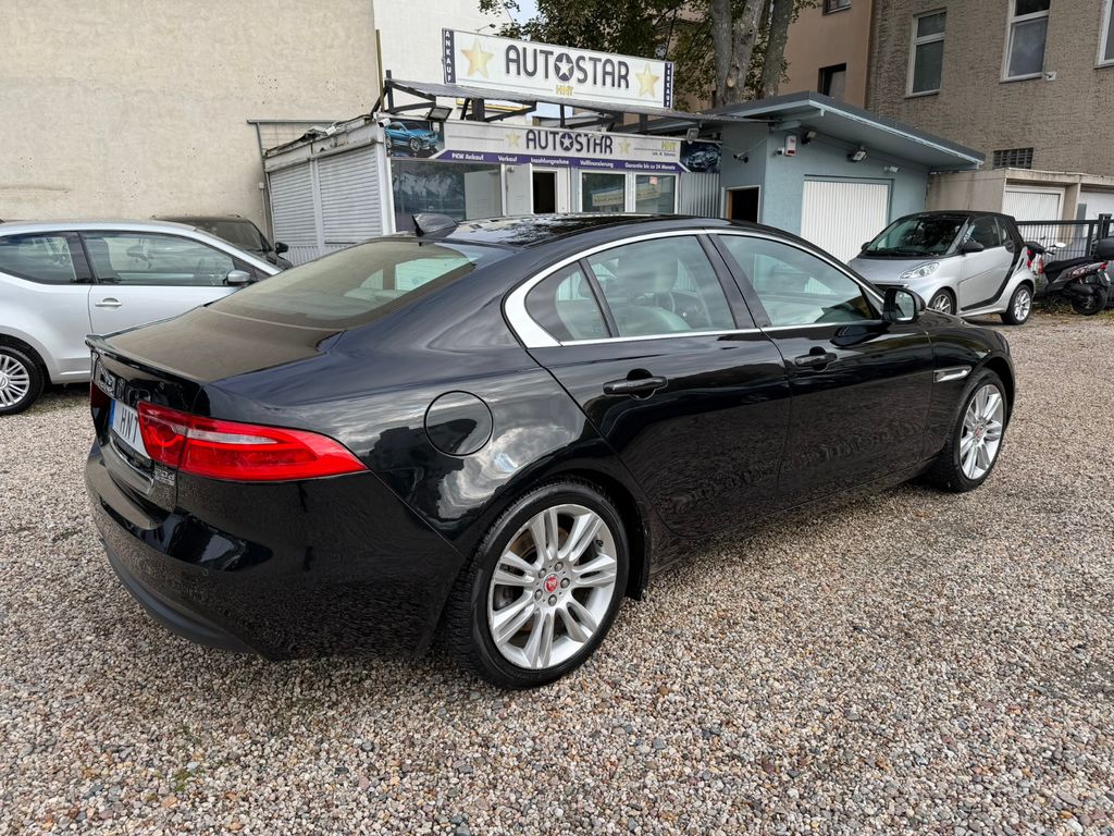Jaguar XE 20d 180PS Automatik*Leder*Navi*Xenon