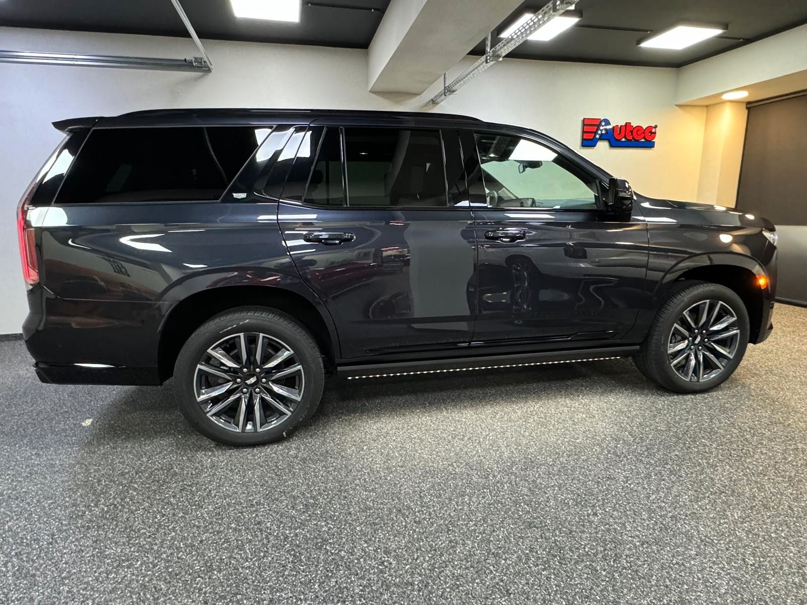 Fahrzeugabbildung Cadillac ESCALADE SPORT-PLATINUM 6.2 V8 -NIGHT VISiON 3 J