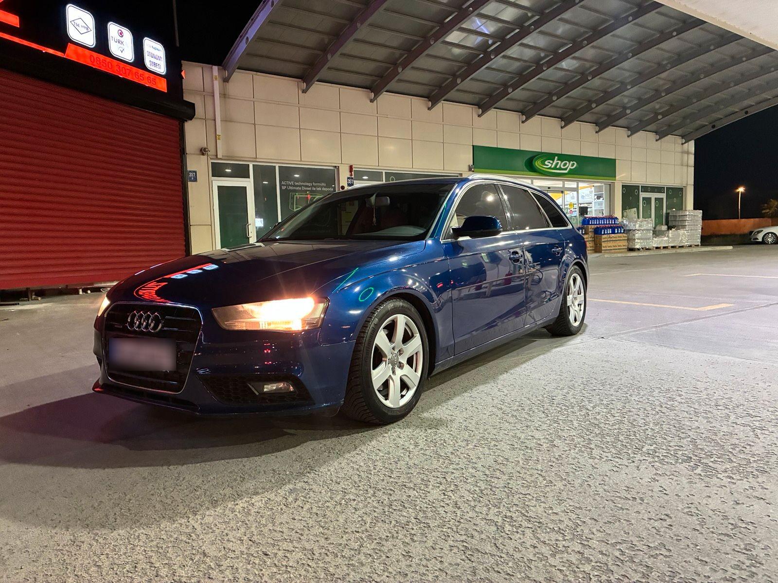 Audi A4 2013 — салон
