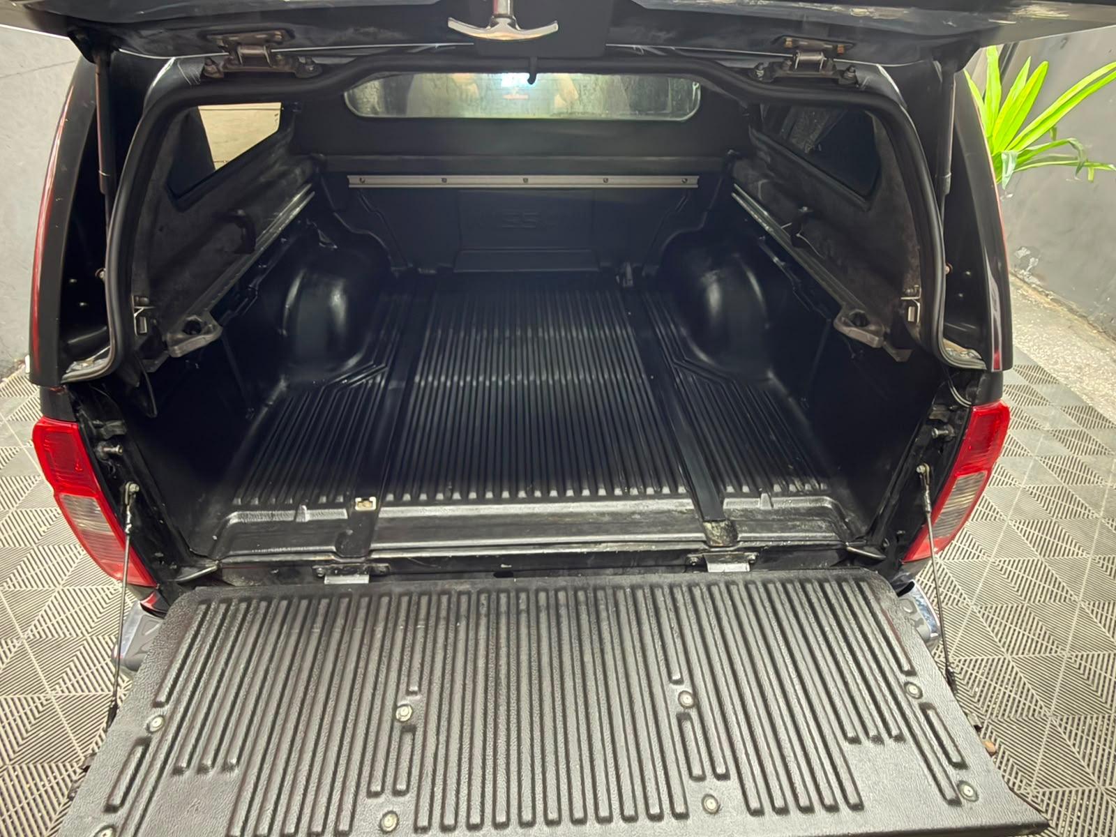 Nissan Navara Double Cabine SE 4x4 | 171 ch | BVA | Double cabine | Phares bi-xénon | Sièges chauffants | GPS | Attelage amovible