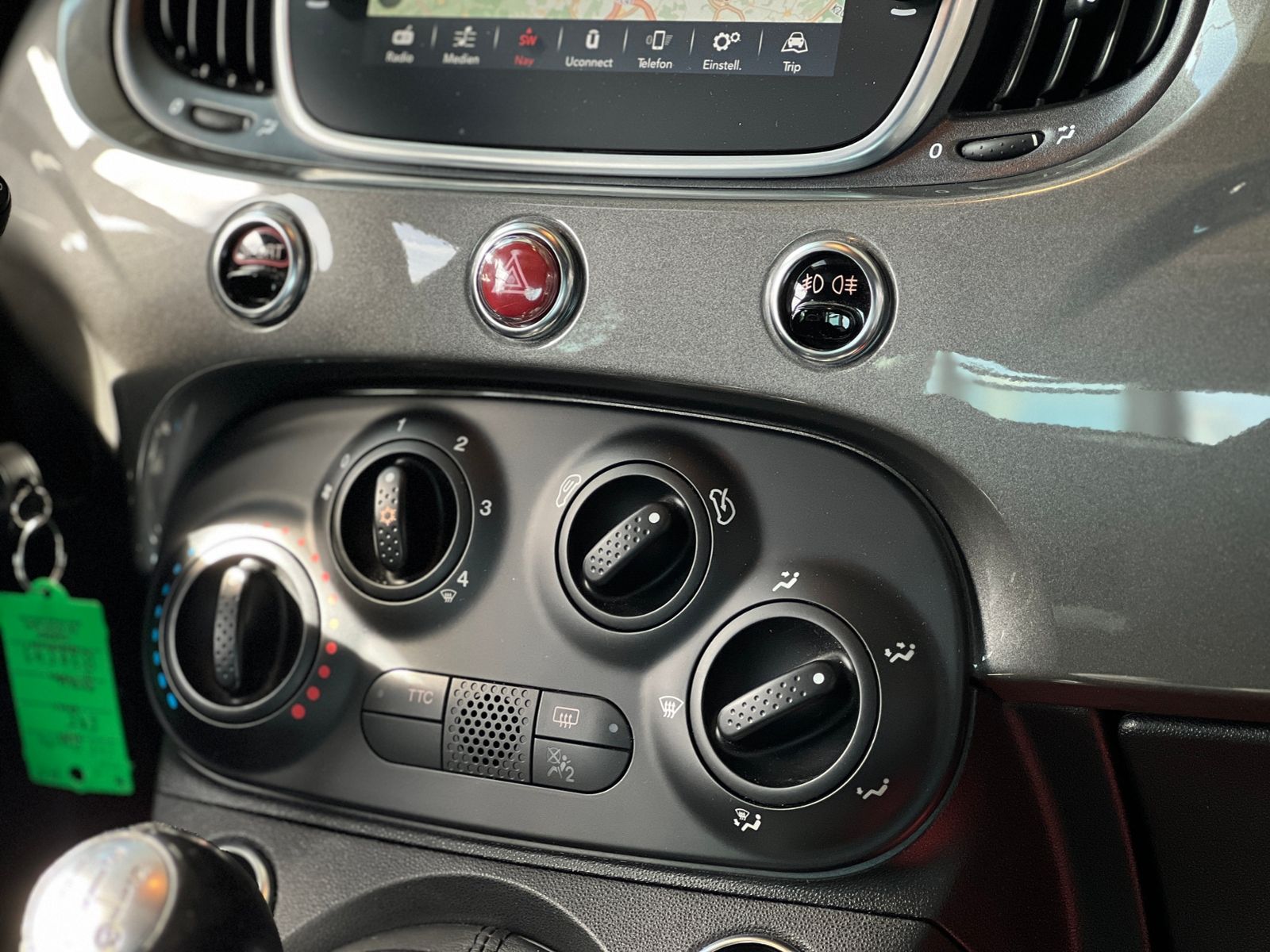 Fahrzeugabbildung Abarth 595 Skydome PANO XEN NAV SHZ PDC ALU