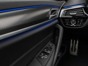 Fahrzeugabbildung BMW 520d xD M Sport Kamera DAB HiFi 4xKlima ACC Komf
