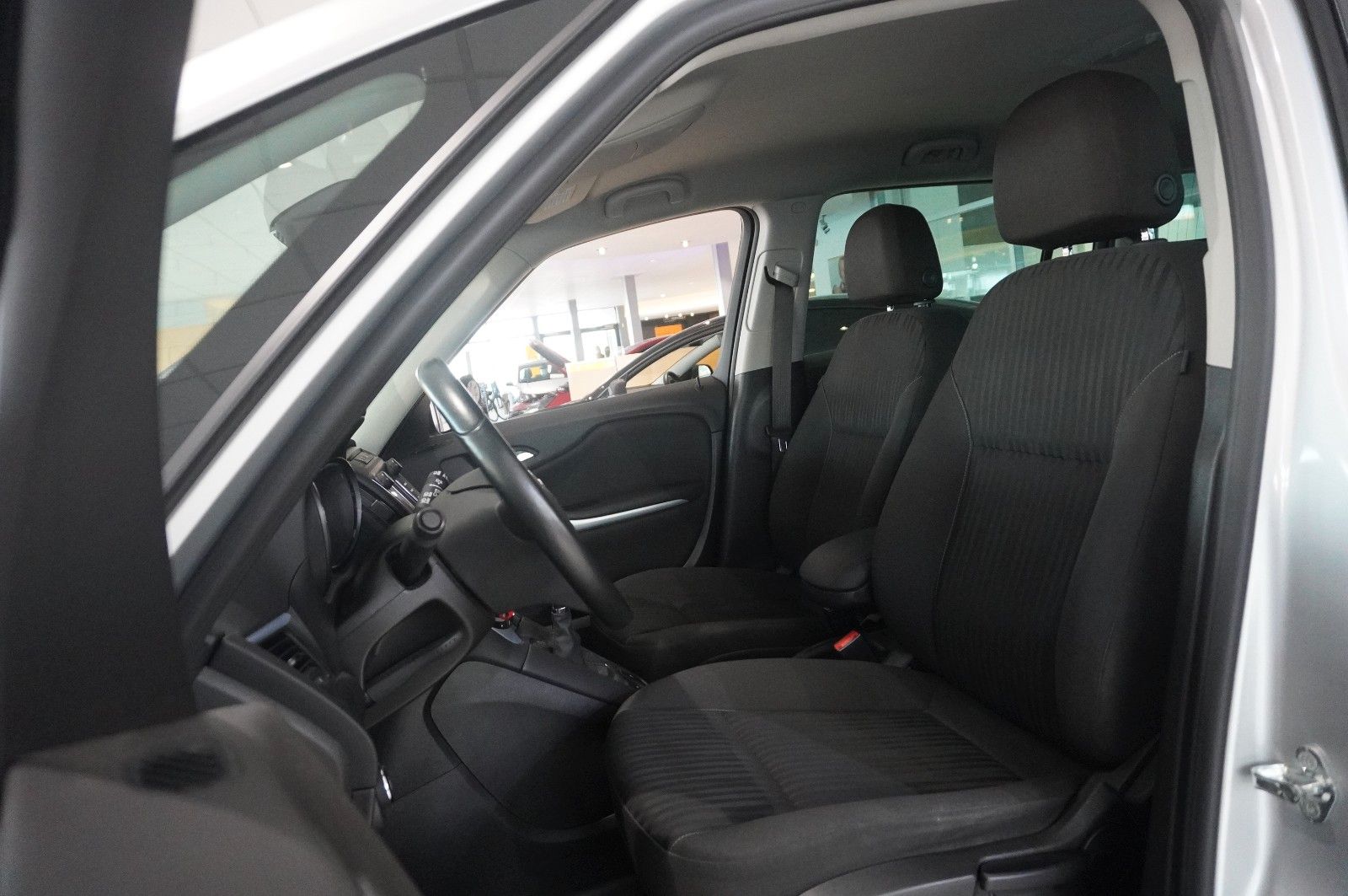 Fahrzeugabbildung Opel Zafira C 1.4T ACTICE 7-SITZE NAVI/LED/SH/PDC/AHK