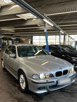 BMW E39 528i 2.8L - BMW 528 aus 1998: 528i