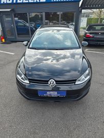 Volkswagen Golf - 2