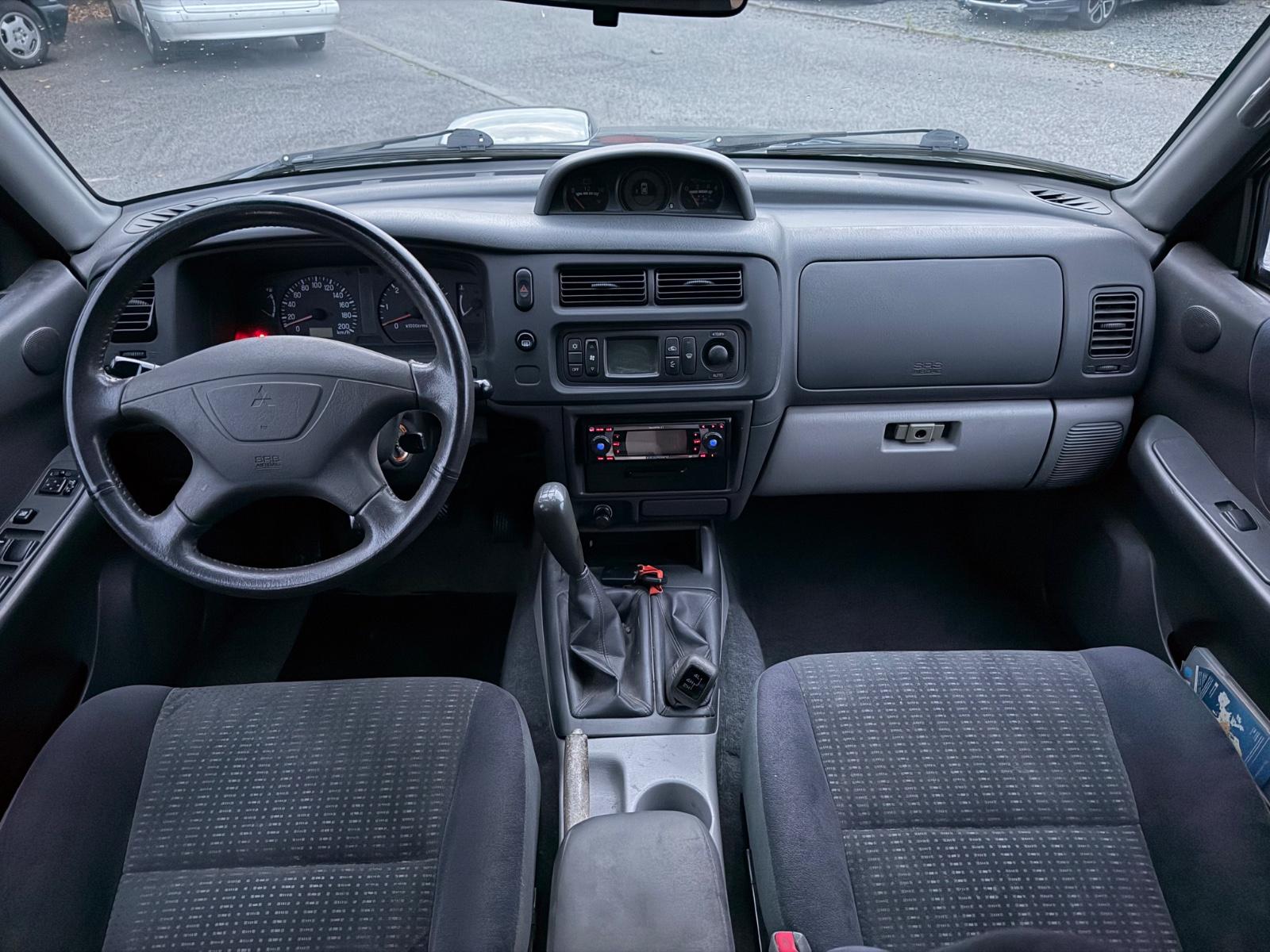 Mitsubishi Pajero 2004 — photo 11