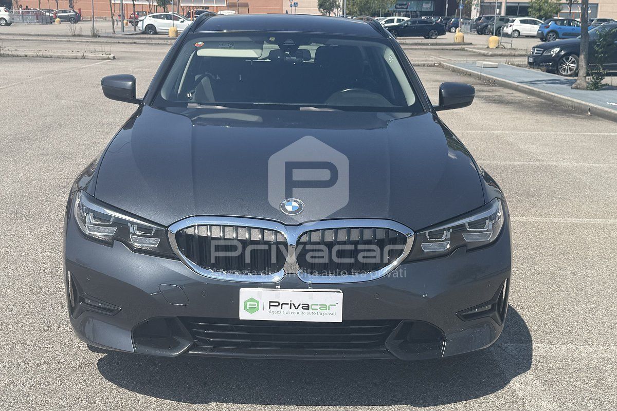 BMW 320d Touring Business Advantage aut. imagem 2