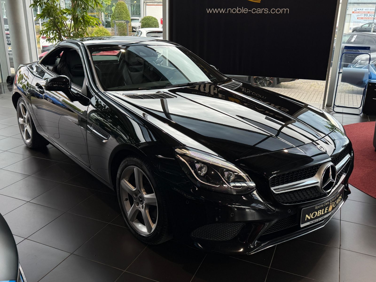 Fahrzeugabbildung Mercedes-Benz SLC 200 AIRSCARF LED NAVI