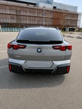 BMW iX2 eDrive20 - - BMW iX2 mit Panoramadach