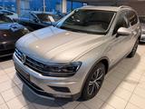 Volkswagen Tiguan Highline 4Motion AHK*Massage*LED*ACC*RFK - Volkswagen Tiguan: R