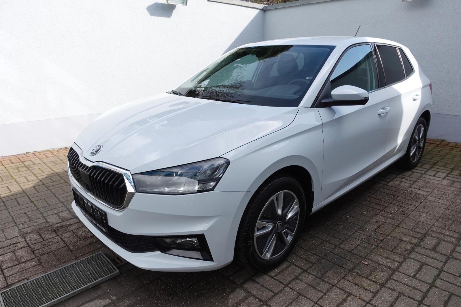 Skoda Fabia 1,5 TSI DSG Style AHK RFK NAV Sitzh.