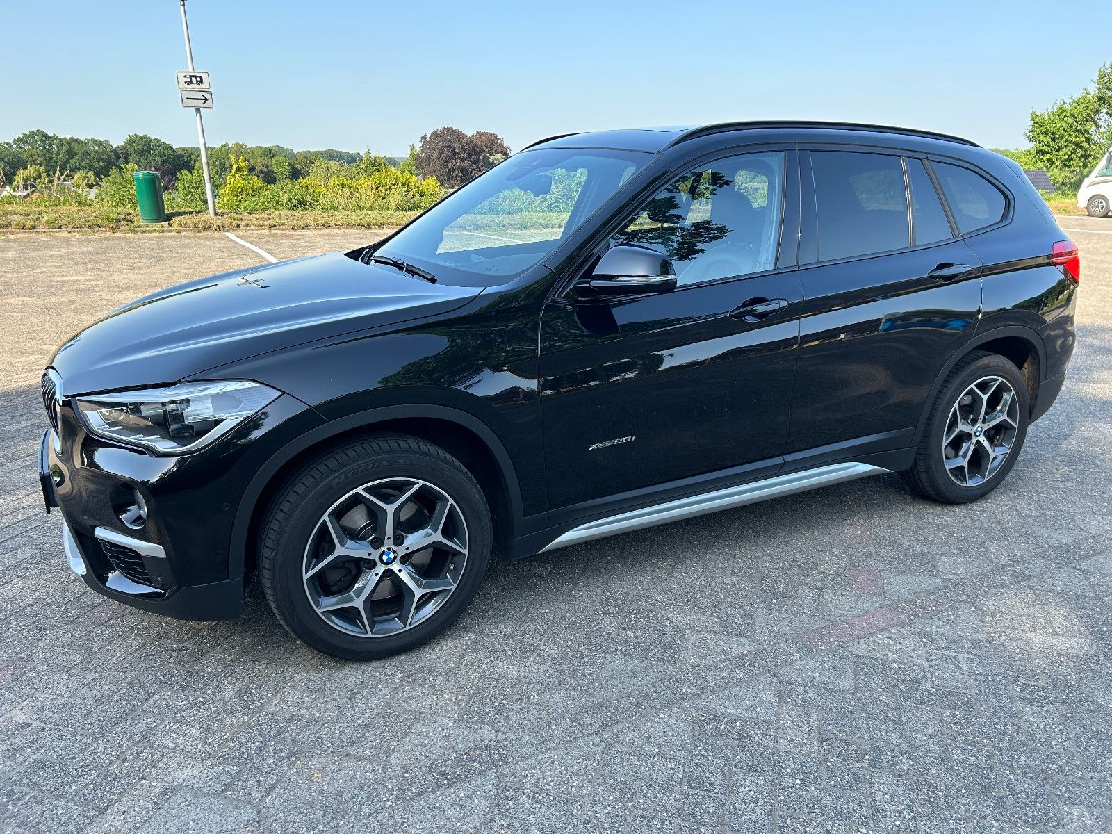 BMW X1 xDrive 20 i xLine/Pano/HUD/LED/Ahk !!