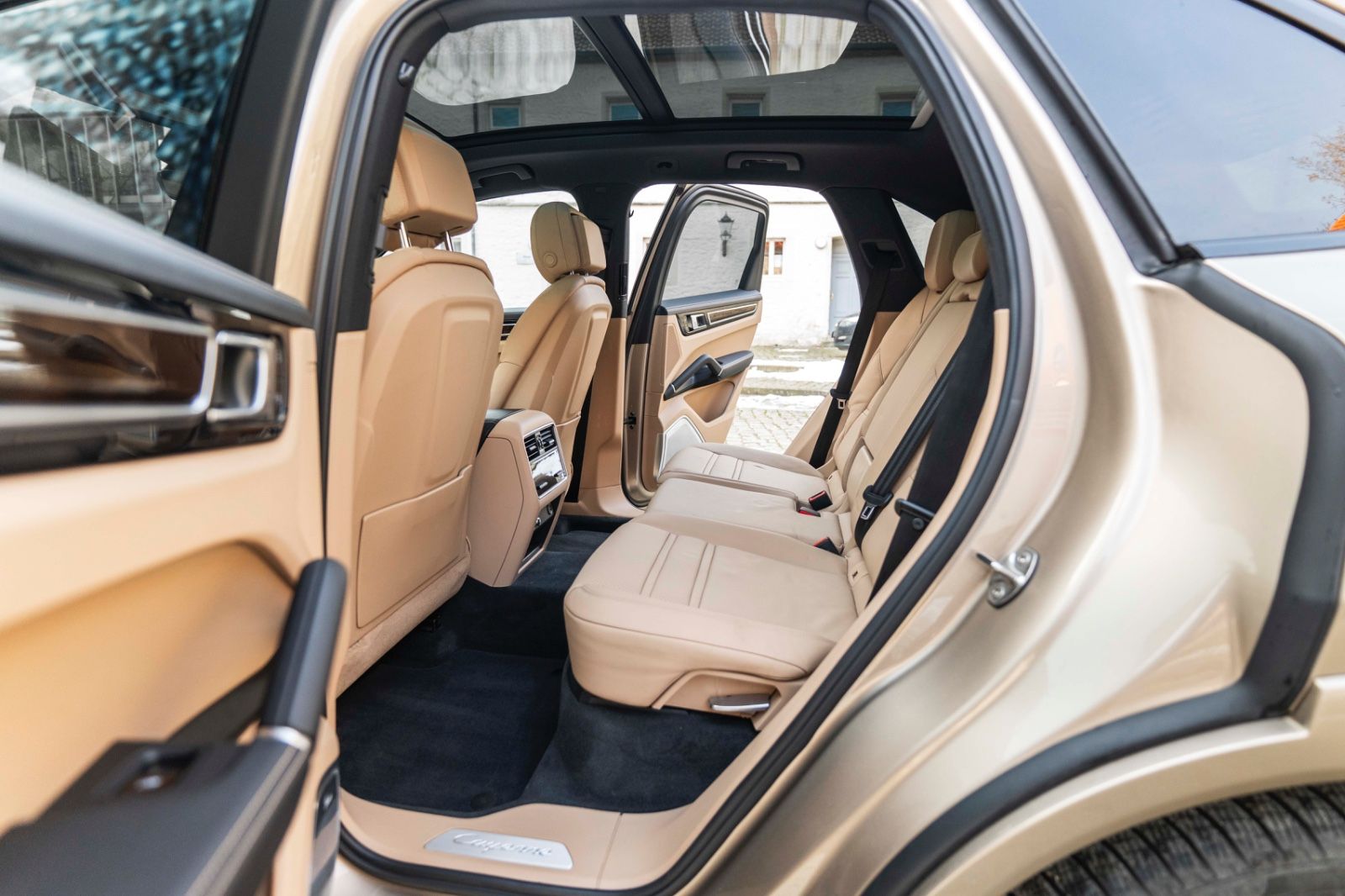 Fahrzeugabbildung Porsche Cayenne E-Hybrid SPORT-CHRONO BURMESTER 360° LED