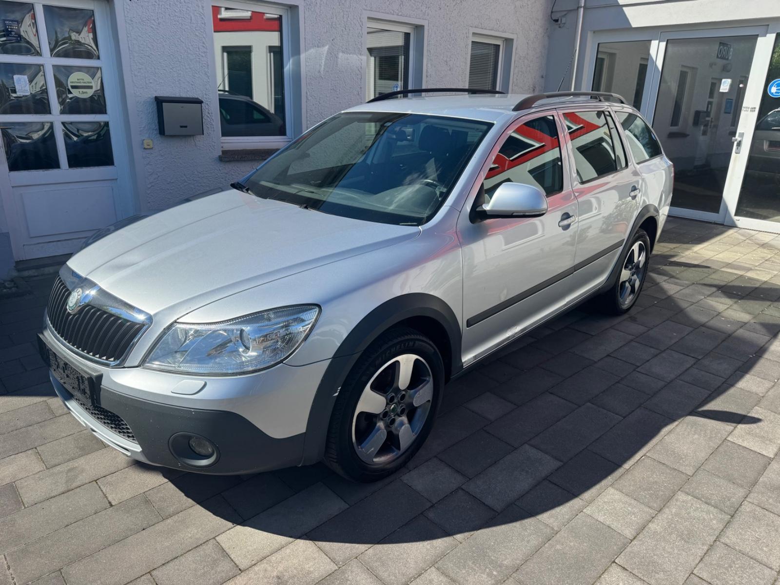 Skoda Octavia Combi Scout 4X4 1,Hand Ahk