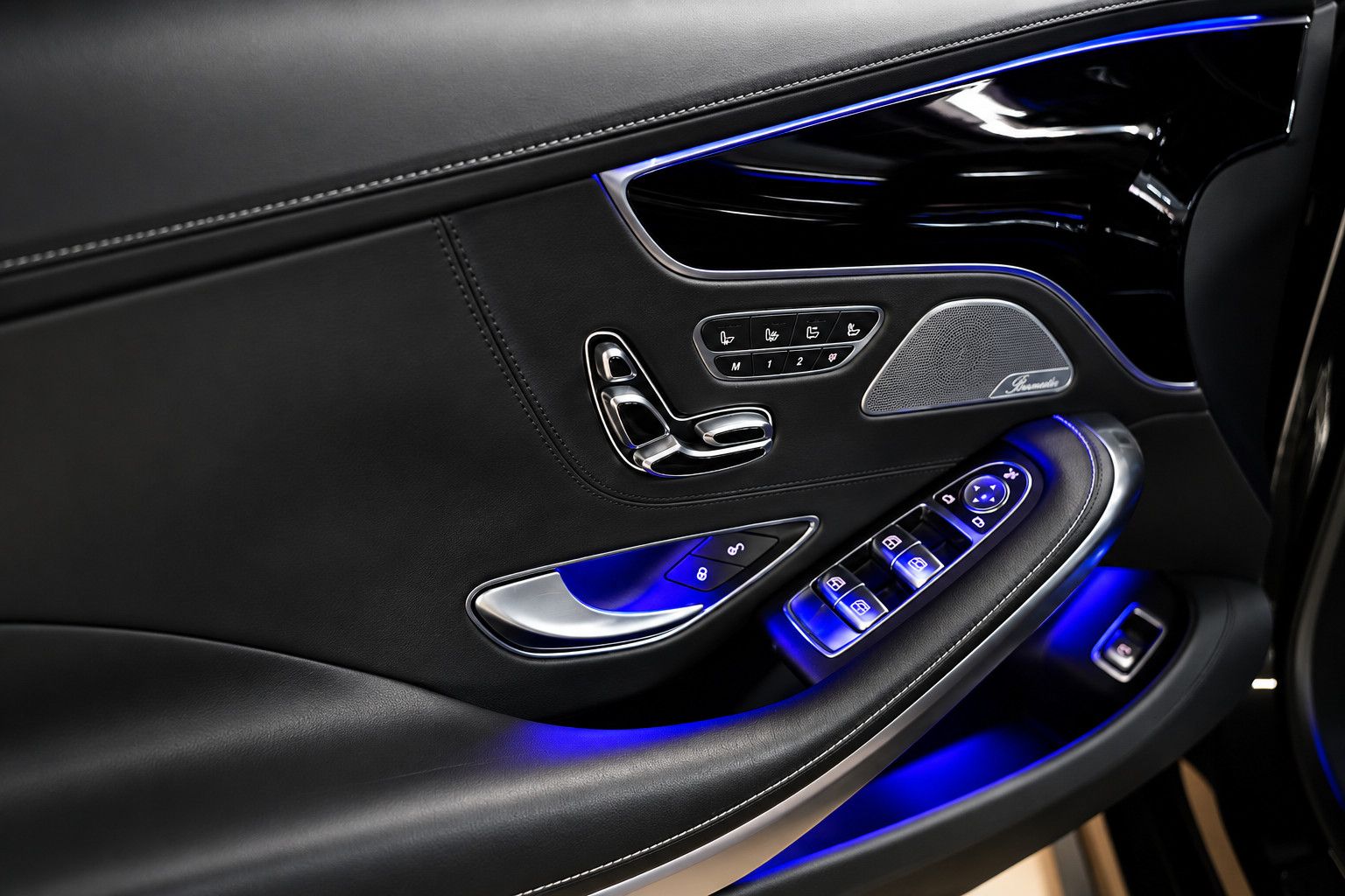 Fahrzeugabbildung Mercedes-Benz S S 63 AMG 4Matic *Pano*Designo*Ambiente*Carbon*