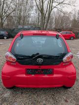Toyota Aygo *TÜV NEU*12-M-GARANTIE*AUS 1.HAND*KLIMA* - Toyota in Berlin: Aygo