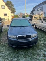Skoda fabia mit neuem Tüv/ Reifen/bremsen  - Skoda Fabia: Reifen
