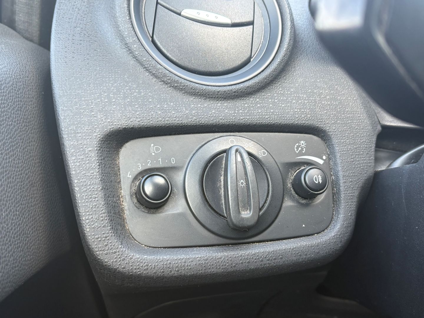 Fahrzeugabbildung Ford Fiesta AHK Klima Radio Zahnriemen NEU