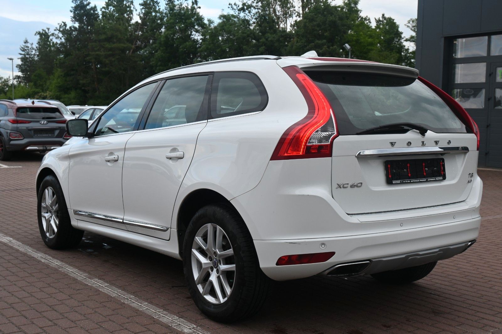 Fahrzeugabbildung Volvo XC60 T5 AWD Autom. Summum *FSHZG*RFK*XEN*LEDER*