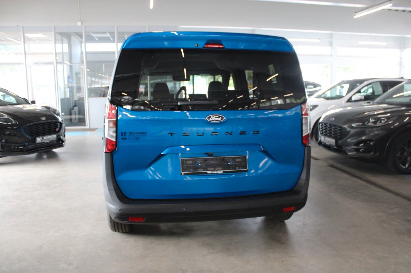Fahrzeugabbildung Ford Tourneo Courier Titanium Automatik FahrerAssPak