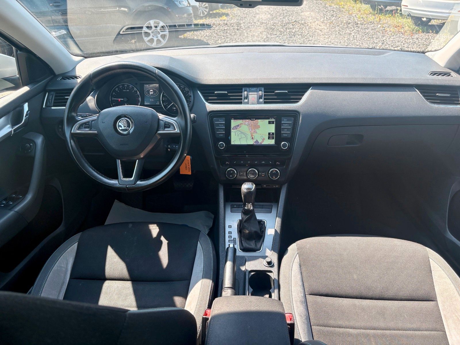 Fahrzeugabbildung SKODA Octavia 2.0 TDI Combi Joy DSG Navi Xenon SCHECKH