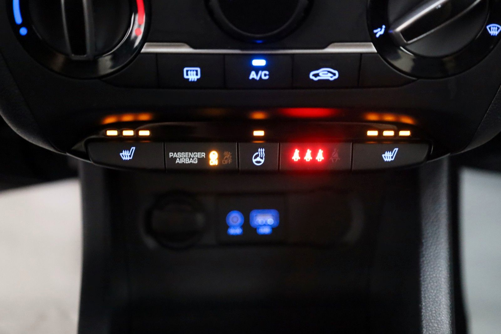 Fahrzeugabbildung Hyundai i20 Passion + Navi,SH,PDC,SR+WR