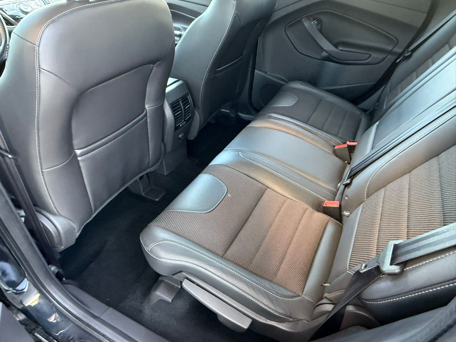 Fahrzeugabbildung Ford Kuga Individual KLIMAAUTO SITZHEIZUNG AHK