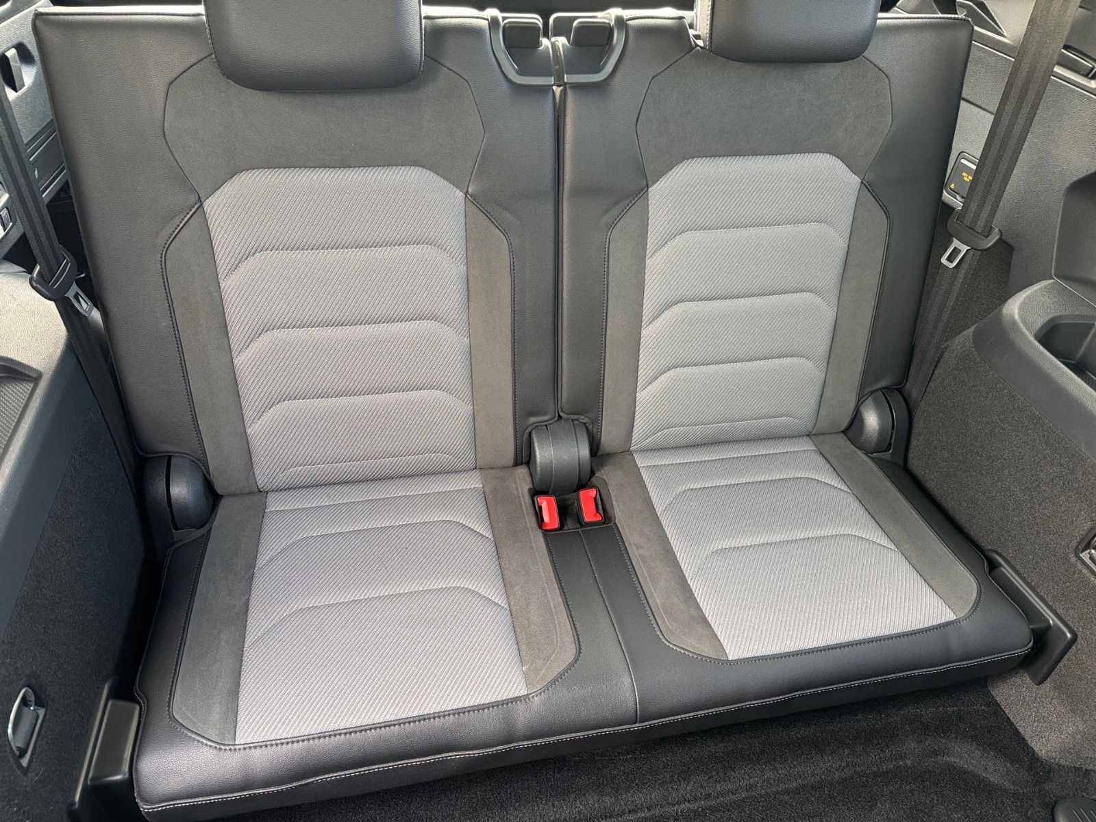 Fahrzeugabbildung Volkswagen Tiguan Allspace 2.0TDI R-Line Highline 4Motion