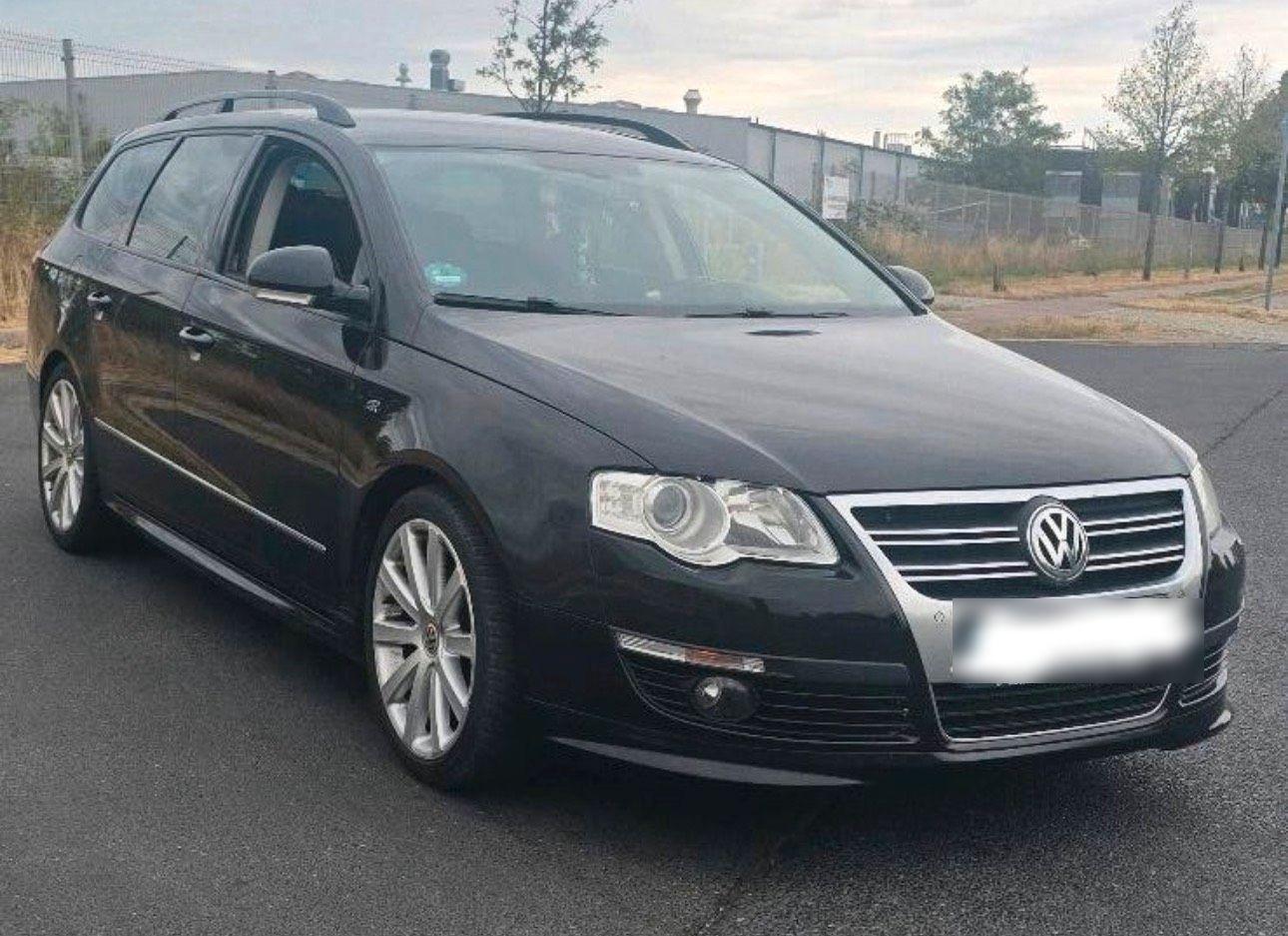 Volkswagen Passat 2010 — салон