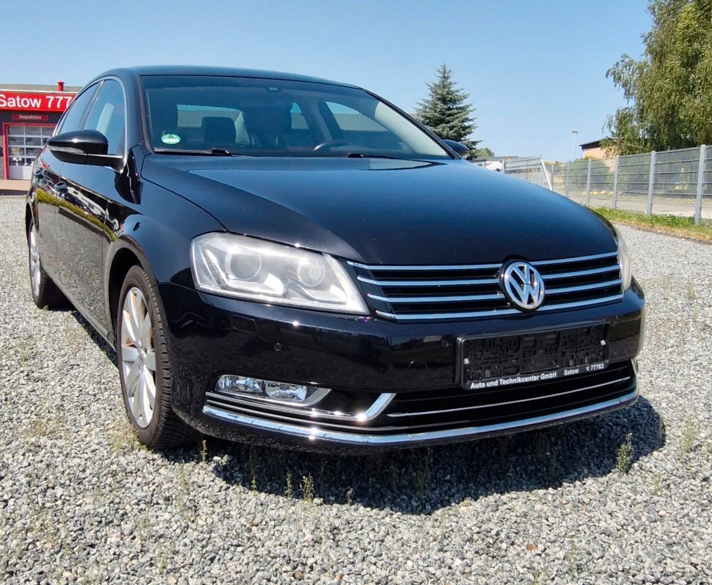 Volkswagen Passat - 1