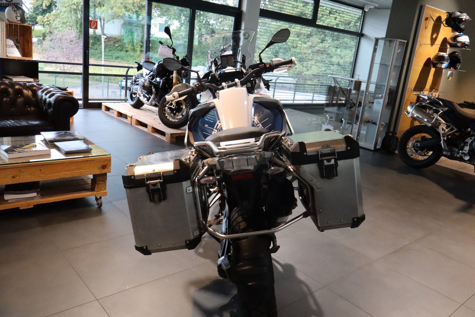 Fahrzeugabbildung BMW R 1250 GS ADV mit Alukoffer