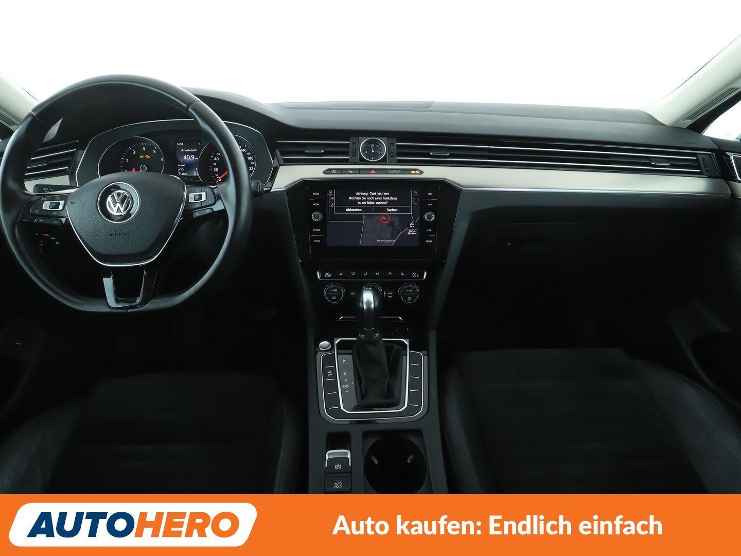 Volkswagen Passat 1.5 TSI ACT Highline Aut.*NAVI*LED*PDC*