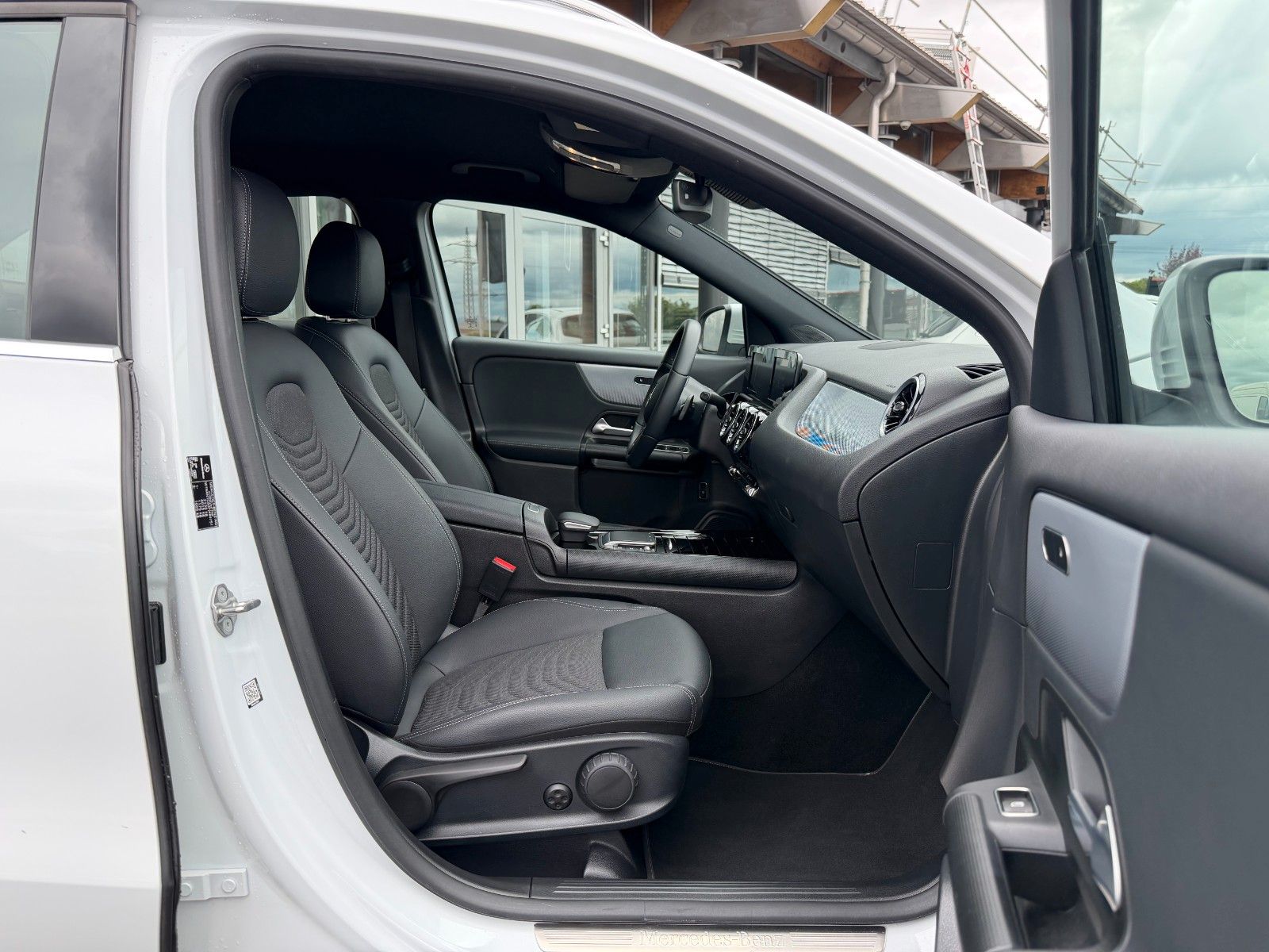 Fahrzeugabbildung Mercedes-Benz GLA 200d Style+Distr+AHK+RKamera+1.Hand
