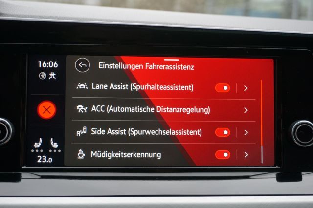 Golf VIII 1.5TSI Life PANO LED AHK 17 ALU WINTER