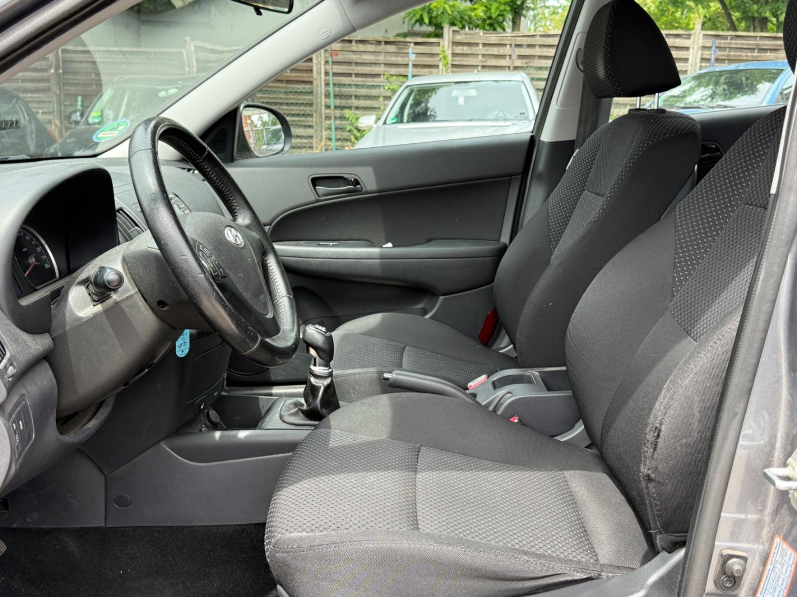 Hyundai i30 2012 — photo 13