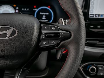 Hyundai i30 Spurhalteassistent Navi Digitales Cockpit