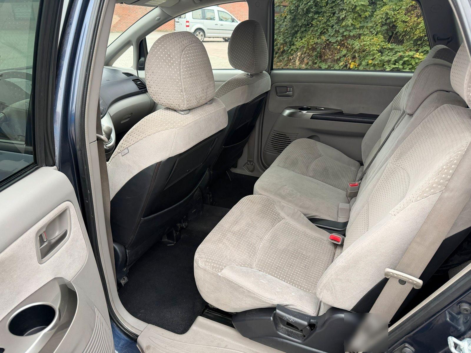 Mitsubishi Grandis 2004 — photo 10