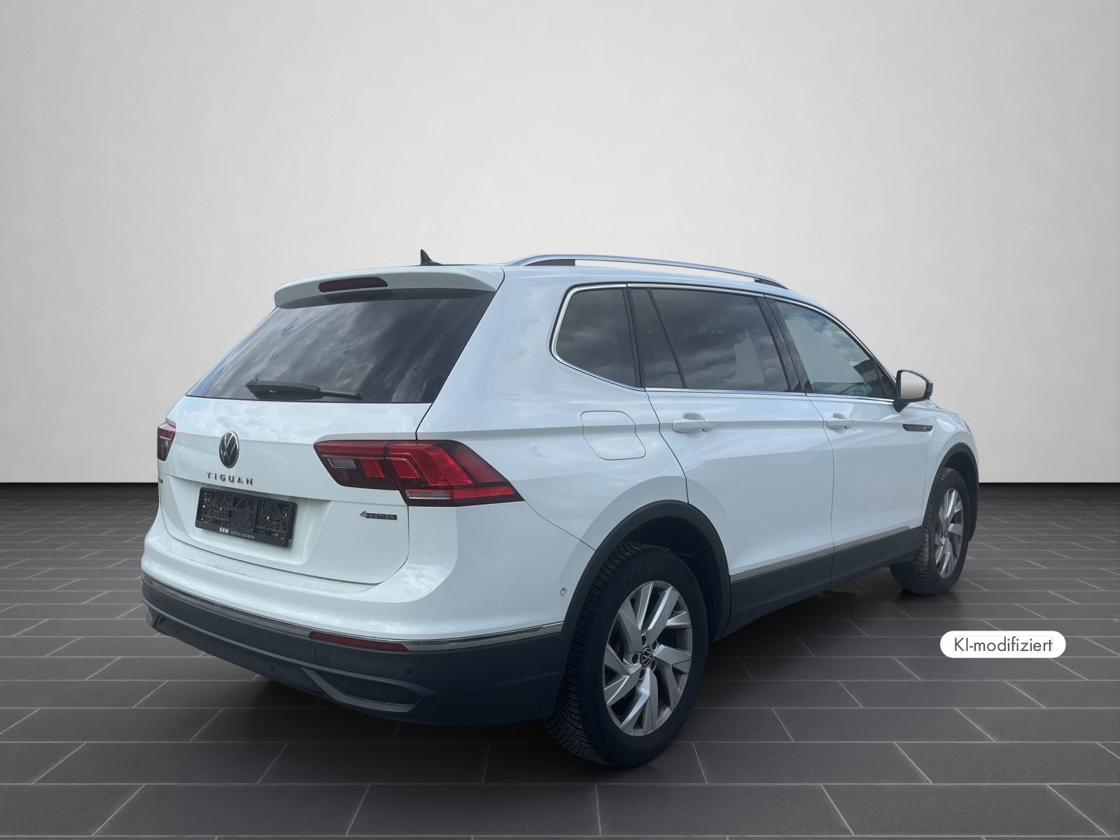 Volkswagen Tiguan R-Line Highline 2,0 TSI 4MOTION DSG 20 foto 2