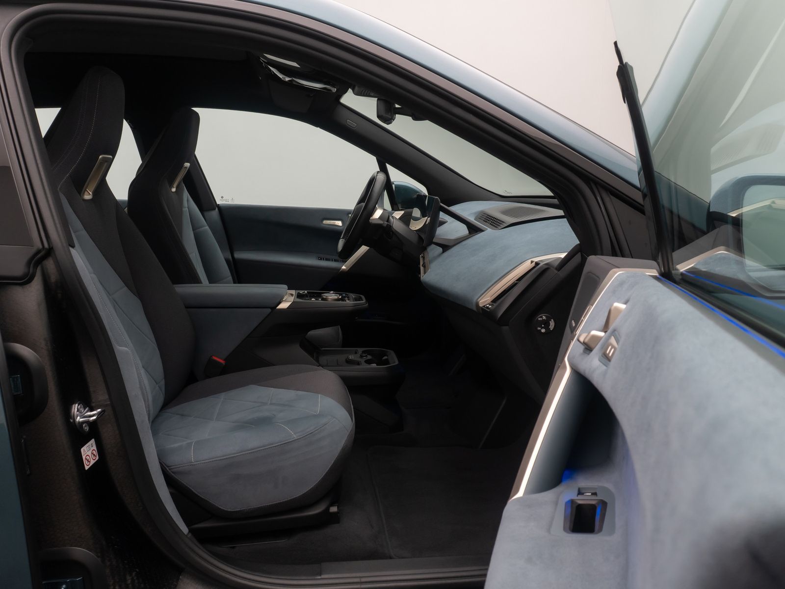 Fahrzeugabbildung BMW iX xD40 Sport AHK SkyLounge 360° DAB H/K 22Zoll