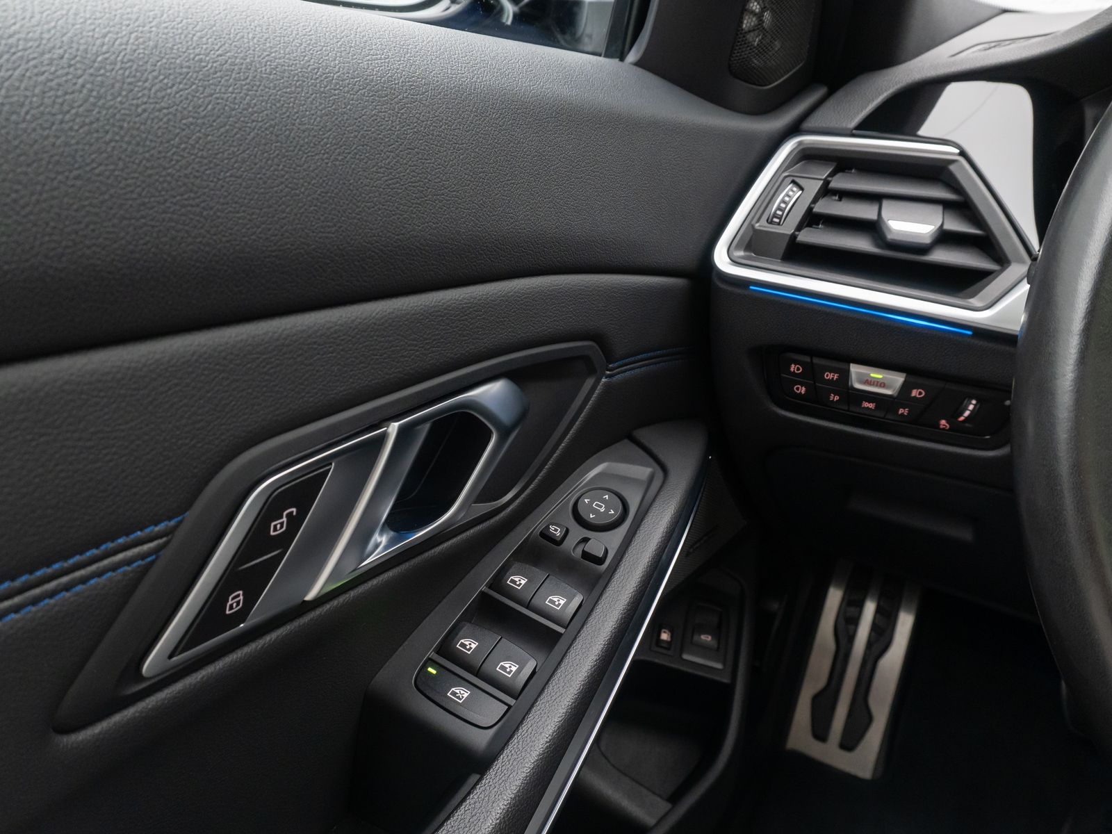 Fahrzeugabbildung BMW 330e xD M Sport Kamera DAB Laser HUD Panoram 19"