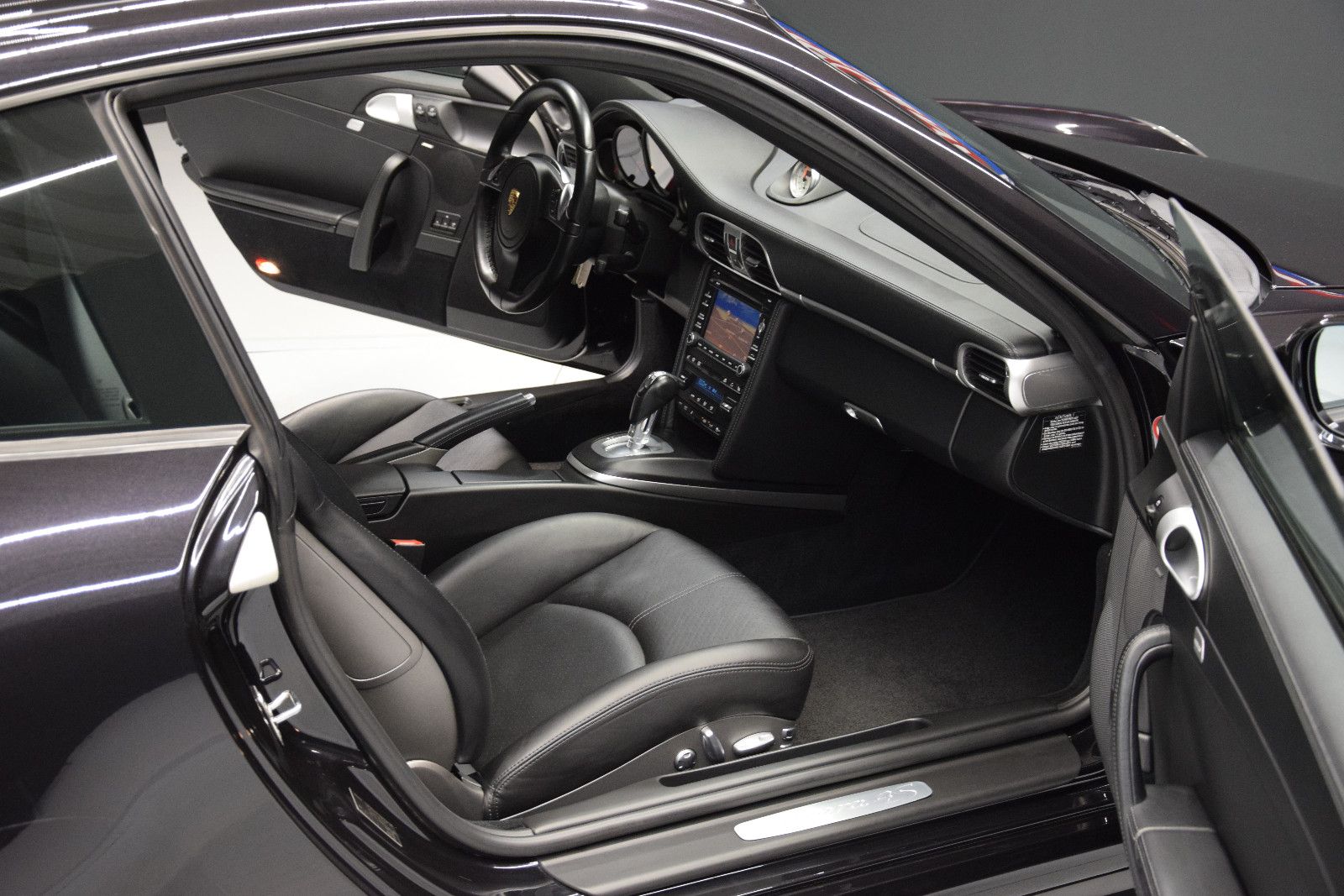 Fahrzeugabbildung Porsche 911 Carrera 4 S Coupe Leder Navi PDC SSD 19 ``