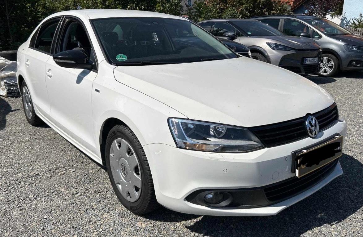 Volkswagen Jetta VI Match*TEMPOMAT*PDC*AHK*T-LEDER