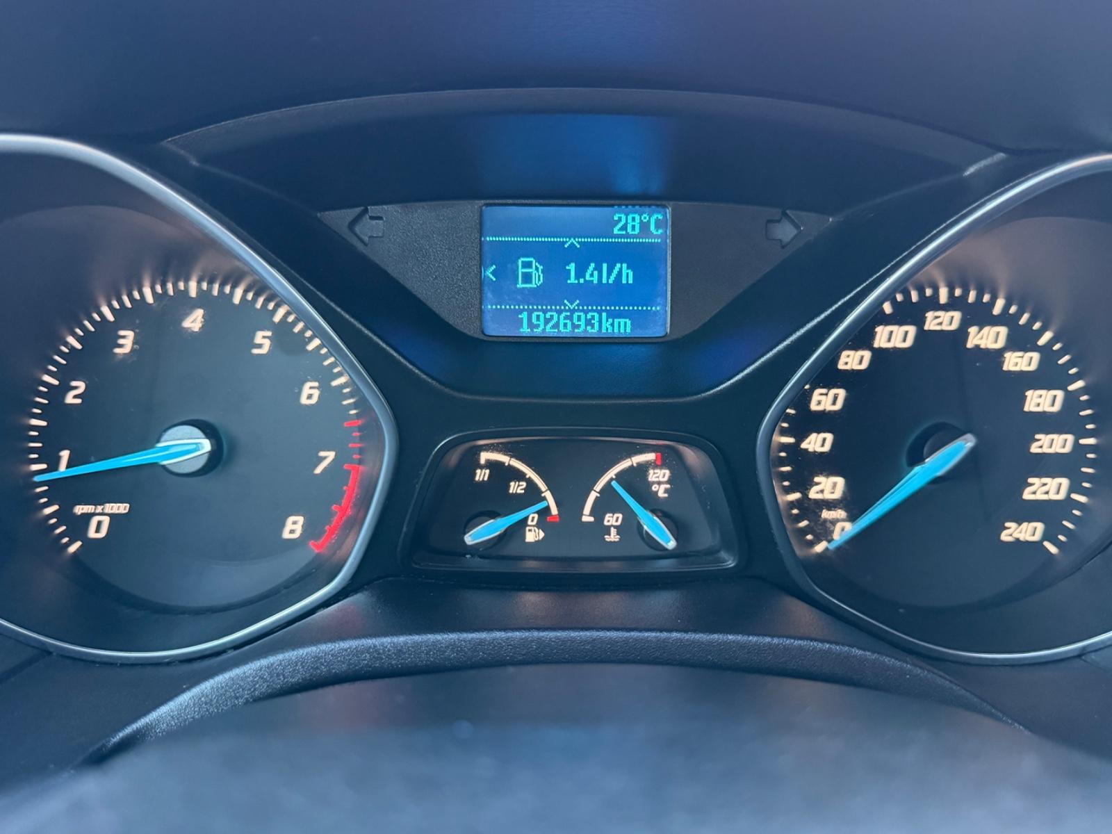 Ford Focus 2011 — photo 12