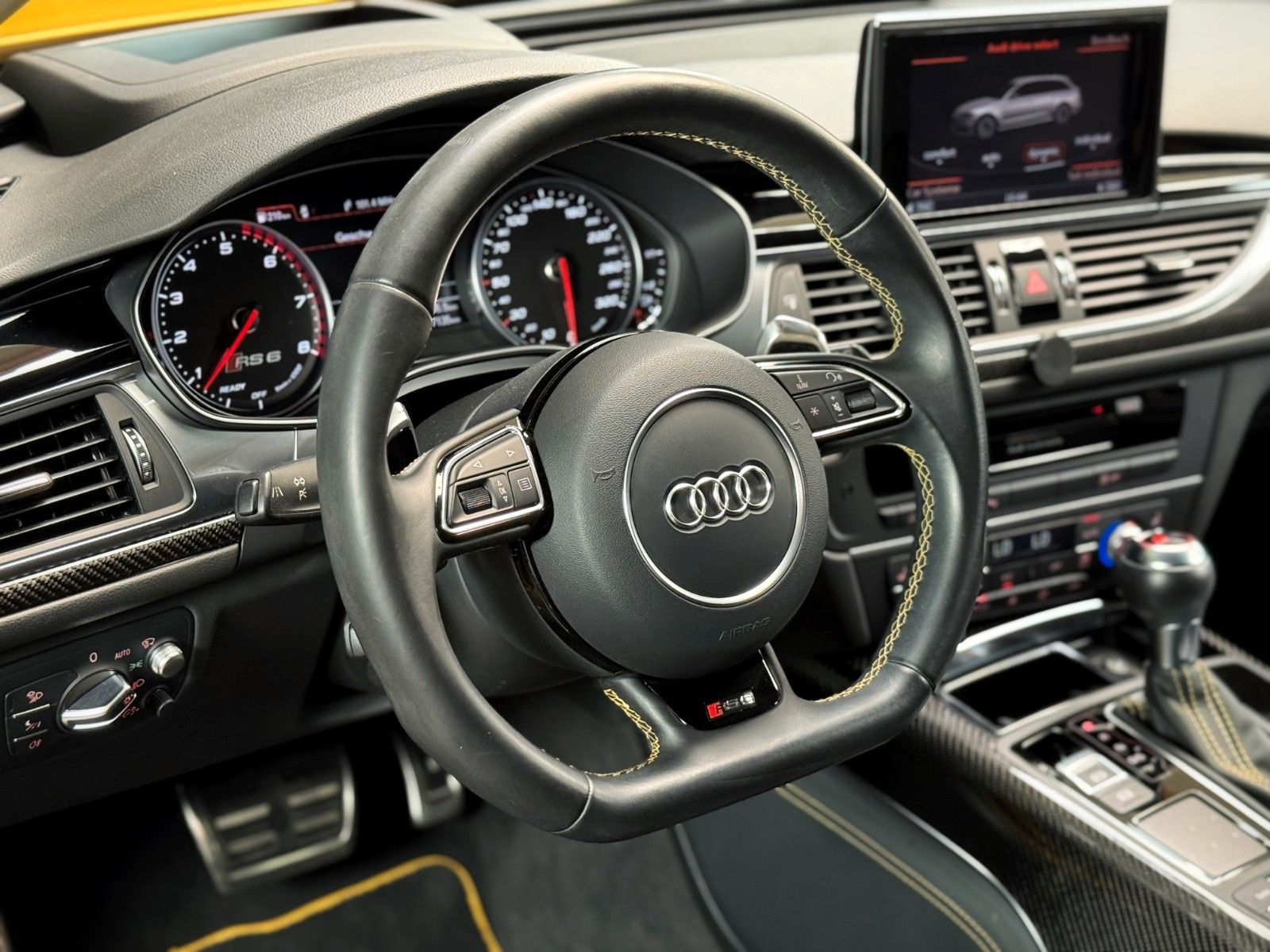 Fahrzeugabbildung Audi RS6 RS 6 Avant 4.0 TFSI quattro