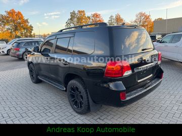 Toyota Land Cruiser - 4