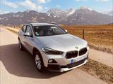 BMW X2 xDrive20i Advantage Steptronic Advantage - silberne BMW X2