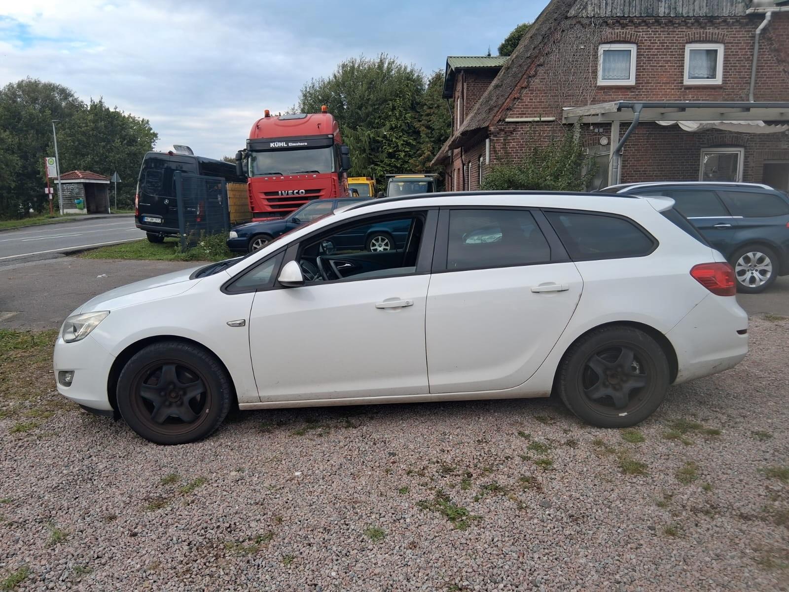 Opel Astra 2011 — photo 5