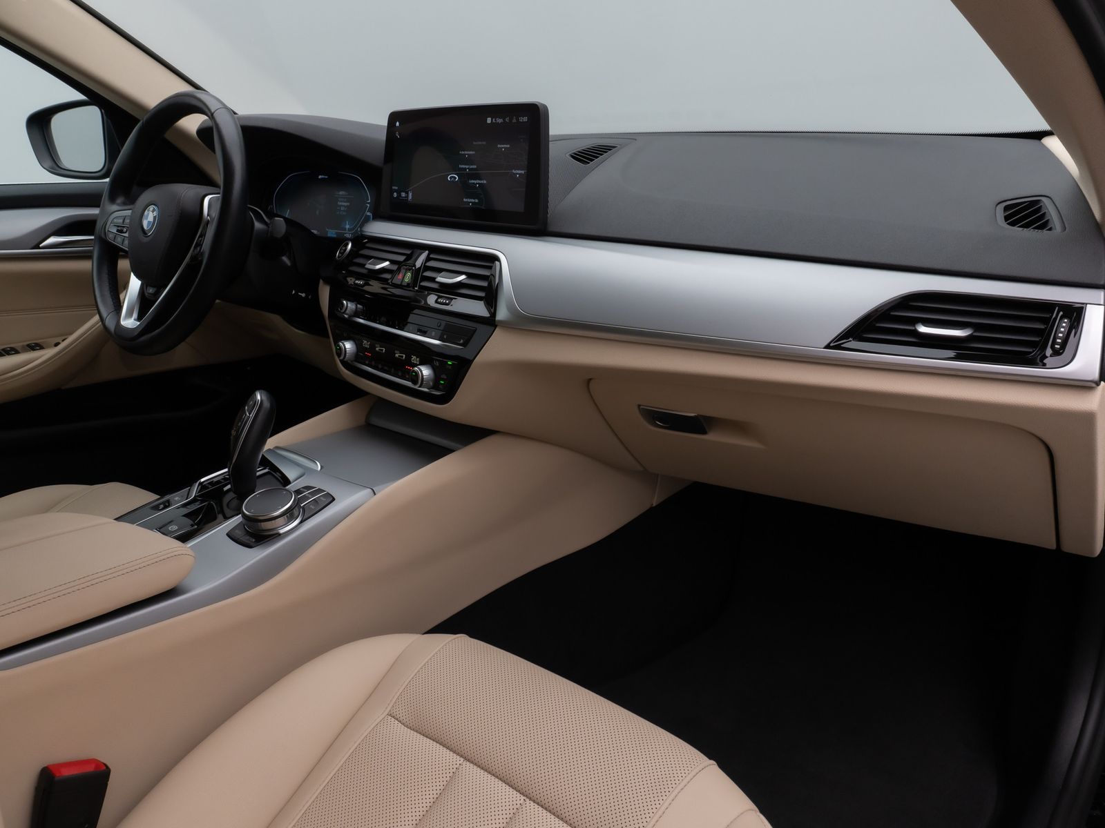 Fahrzeugabbildung BMW 530e xD DAB HiFi Leder Lenkradheizgung AHK Alarm